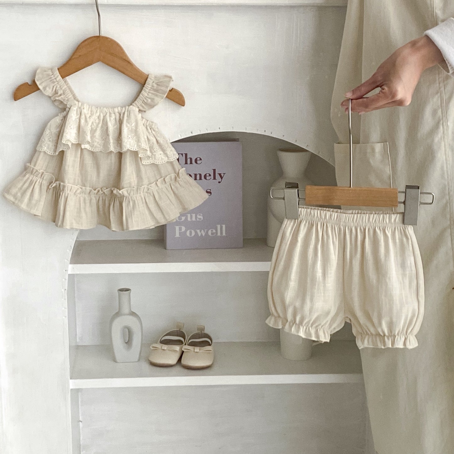 Baby Girl Sweet Flying Sleeve Suspender Top Solid Color Shorts Two-piece Suit